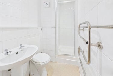 1 bed flat, 28 Central Park Avenue, North Hill, Plymouth, PL46NF - Image 5